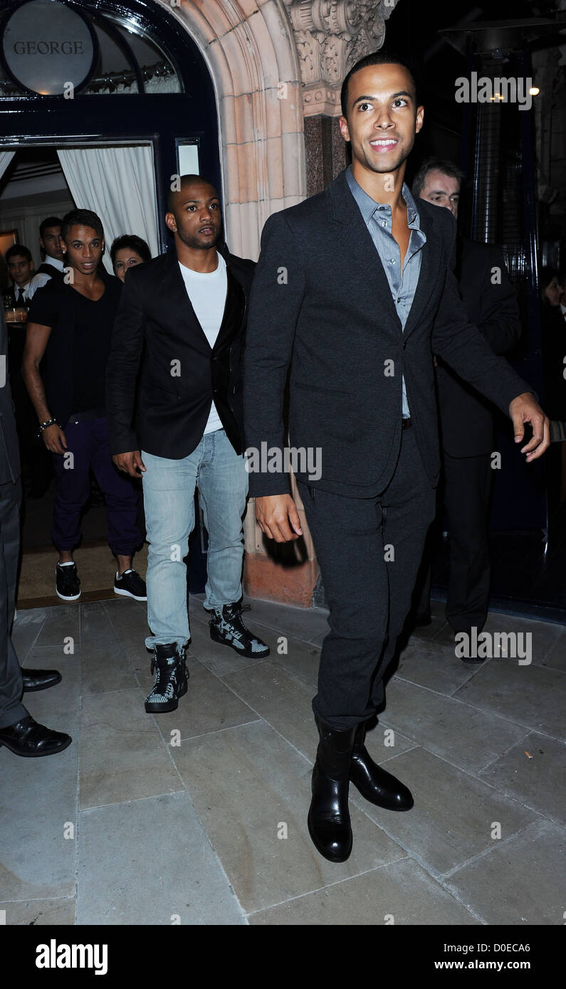 Jonathan 'JB' Gill et Marvin Humes de JLS de quitter le Club de George London Angleterre Olga Banque D'Images