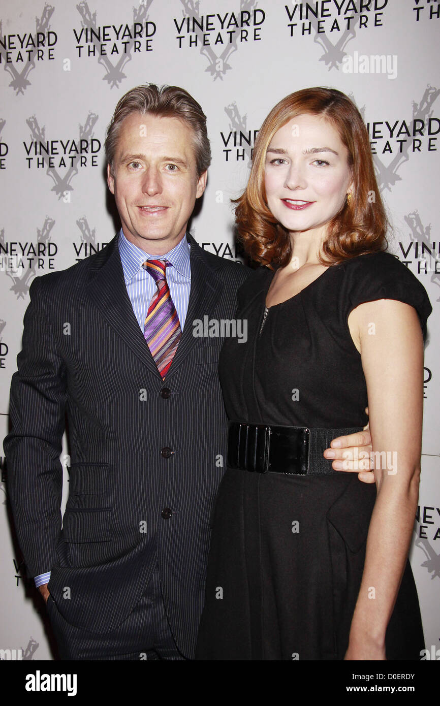 Linus Roache et Heather Burns soirée d'ouverture de la production de Broadway de "iddletown» au vignoble Theatre - Post Show Banque D'Images