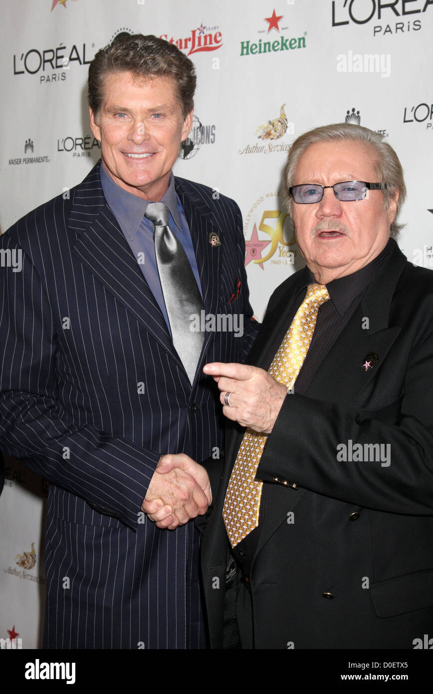 David Hasselhoff Et Glen Larson Le 50e Anniversaire D Anniversaire Pour L Hollywood Walk Of Fame De Hollywood Californie Photo Stock Alamy
