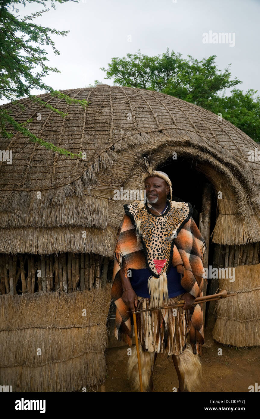 Les visiteurs de Shakaland au KwaZulu Natal, Afrique du Sud devraient profiter de la village et les résidents expliquant leur culture Banque D'Images