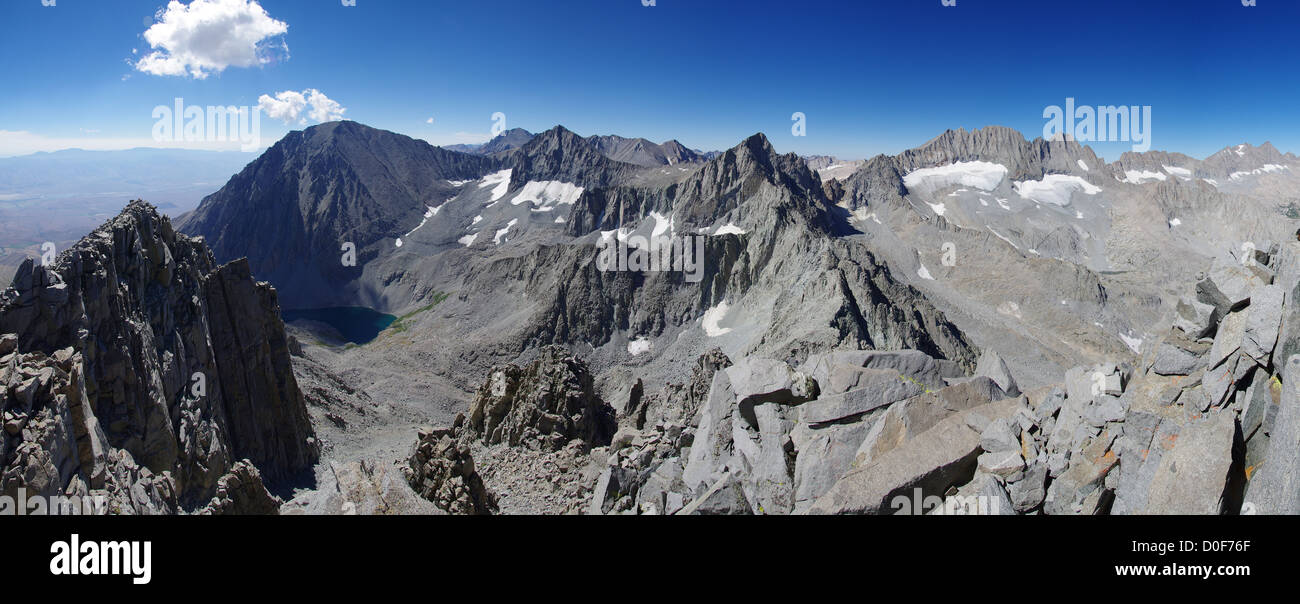 Panorama de la haute sierra montagnes dont le pouce et le bouleau palissade Banque D'Images