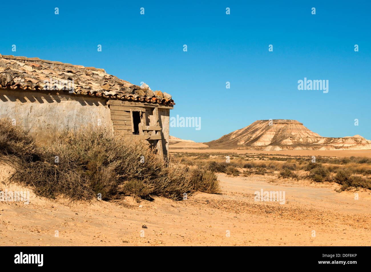 Petit maison dans la prairie Banque de photographies et d’images à
