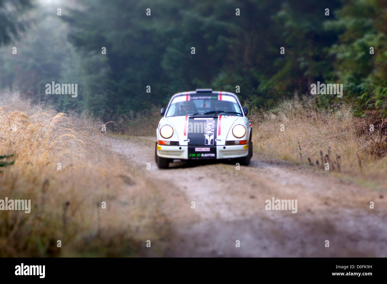 Pickering, North Yorkshire, UK. Le Roger Albert Clark Rally 2012 organisé par le Motor Club De Lacy. Les pilotes et leurs voitures à Co-Drivers poussant les limites de la piste à la Gale Rigg au jour 2 étape des 3 jours de l'événement. Banque D'Images