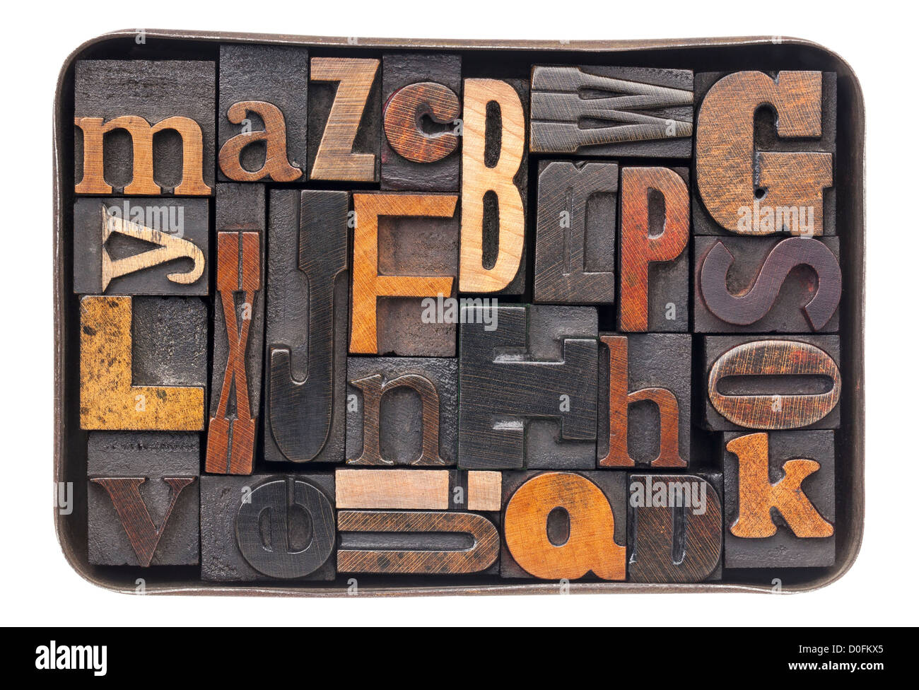 La typographie vintage type de blocs avec patine d'encre - toutes les 26 lettres de l'alphabet dans une vieille boîte en métal Banque D'Images