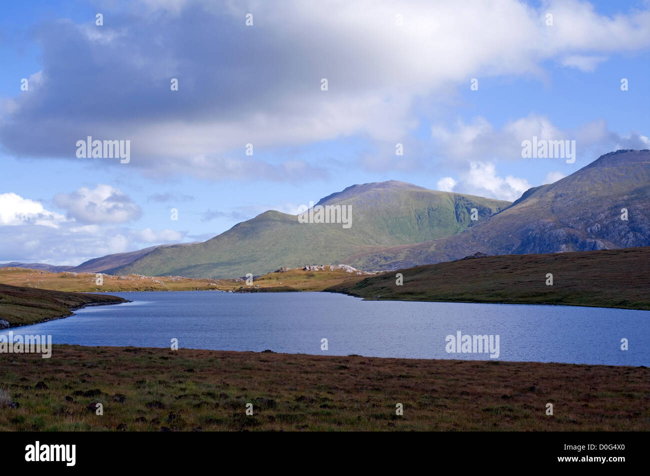 Spionnaidh Cranstackie Beinn et vu Tarbhaidh sur le Loch, par l'A838 route sur la côte nord, route 500 Sutherland, Highlands, Scotland Banque D'Images