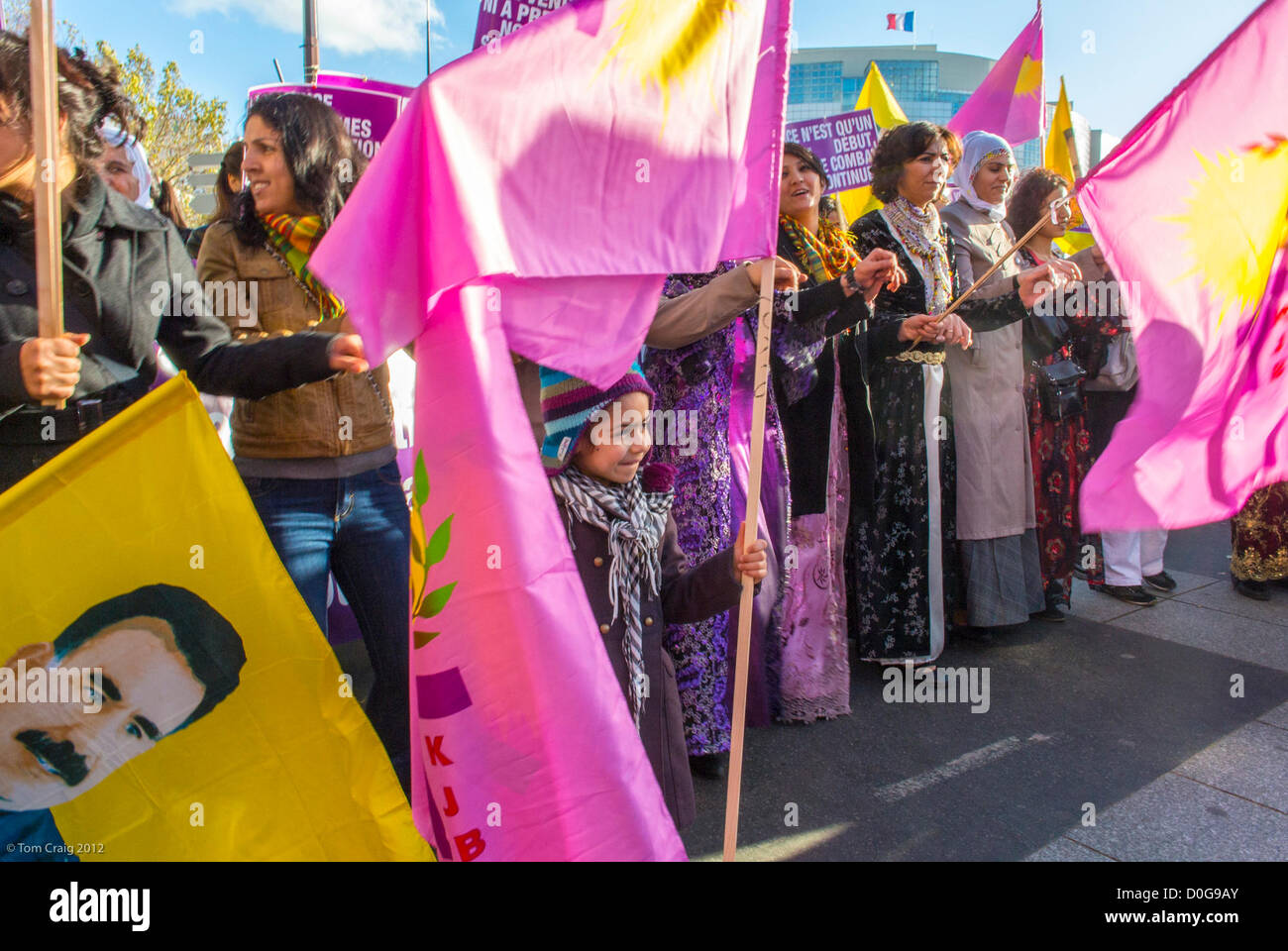 Paris, France, différents groupes féministes ont organisé une marche contre la violence à l'égard des femmes, à Paris, dans le cadre d'un mouvement international de marche des droits des femmes, les femmes kurdes Banque D'Images