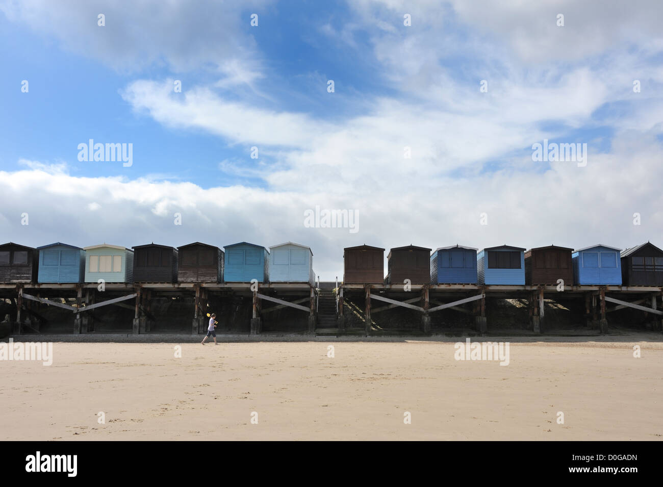 Cabines de plage sur le front de mer de Frinton and on Sea, Essex, Royaume-Uni Banque D'Images
