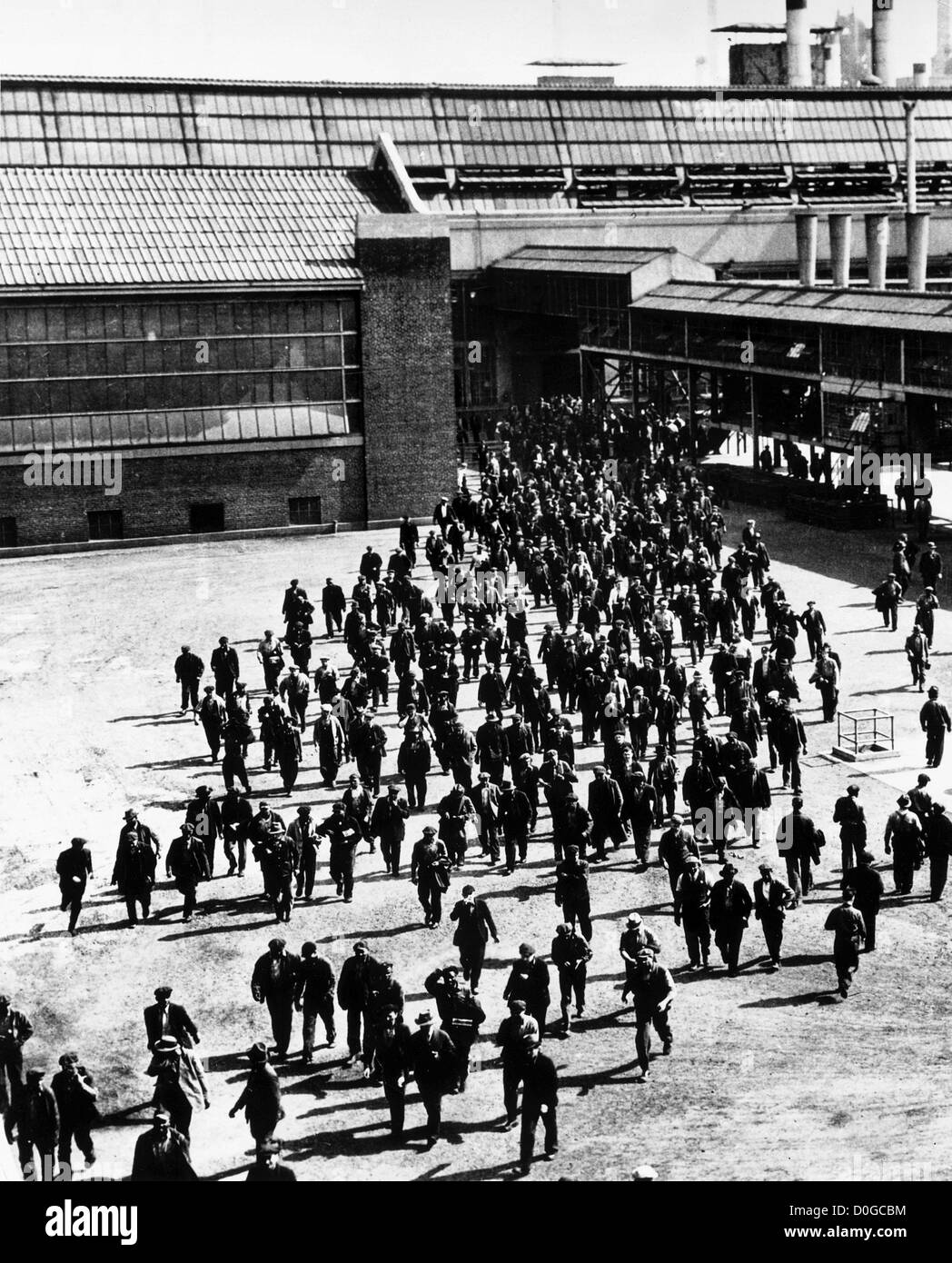 Les travailleurs quittant usine Ford, Dearborn, Michigan Banque D'Images