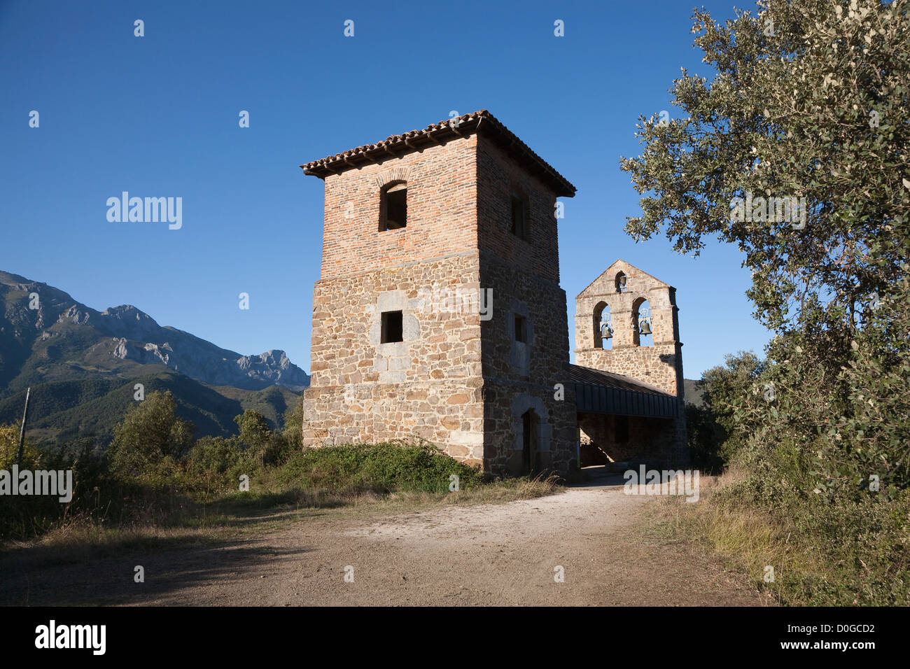 Bell Tower, Monastère de Santo Toribio de Liébana - District de Liébana, Cantabria, ESPAGNE Banque D'Images