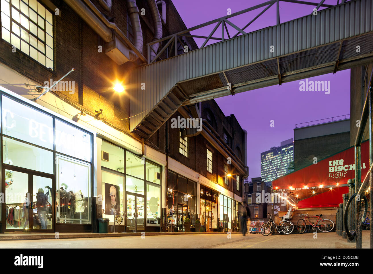 The Old Truman Brewery shopping et complexe. Boutiques, magasins sur Dray Walk off Brick Lane Shoreditch Londres Spitalfields. Banque D'Images
