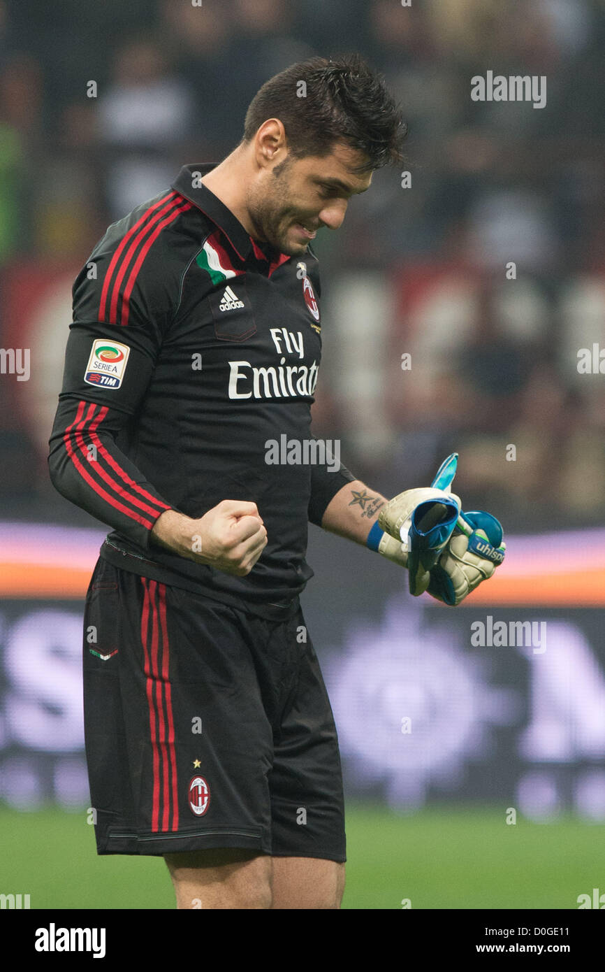 Marco Amelia (Milan), le 25 novembre 2012 - Football / Soccer : Serie A, Italie, 2012-2013, correspondance entre Milan Juventus 1-0 au stade Giuseppe Meazza à Milan, Italie, (Photo par Enrico Calderoni/AFLO SPORT) [0391] Banque D'Images