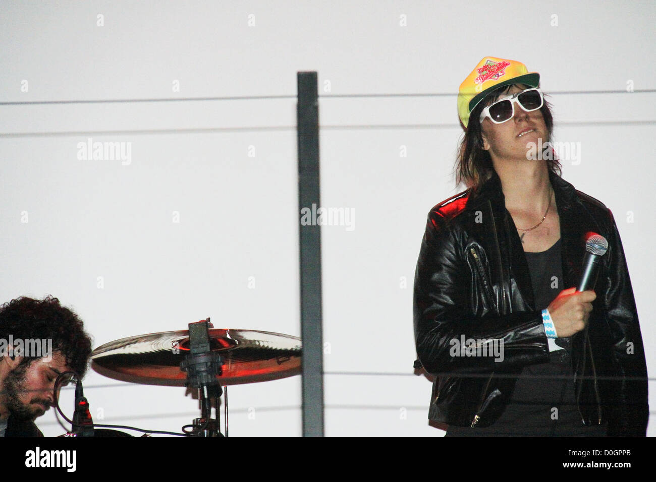Julian Casablancas De The Strokes Tommy Hilfiger Festivites Du 25e Anniversaire De La Metropolitan Opera New York City Usa Photo Stock Alamy