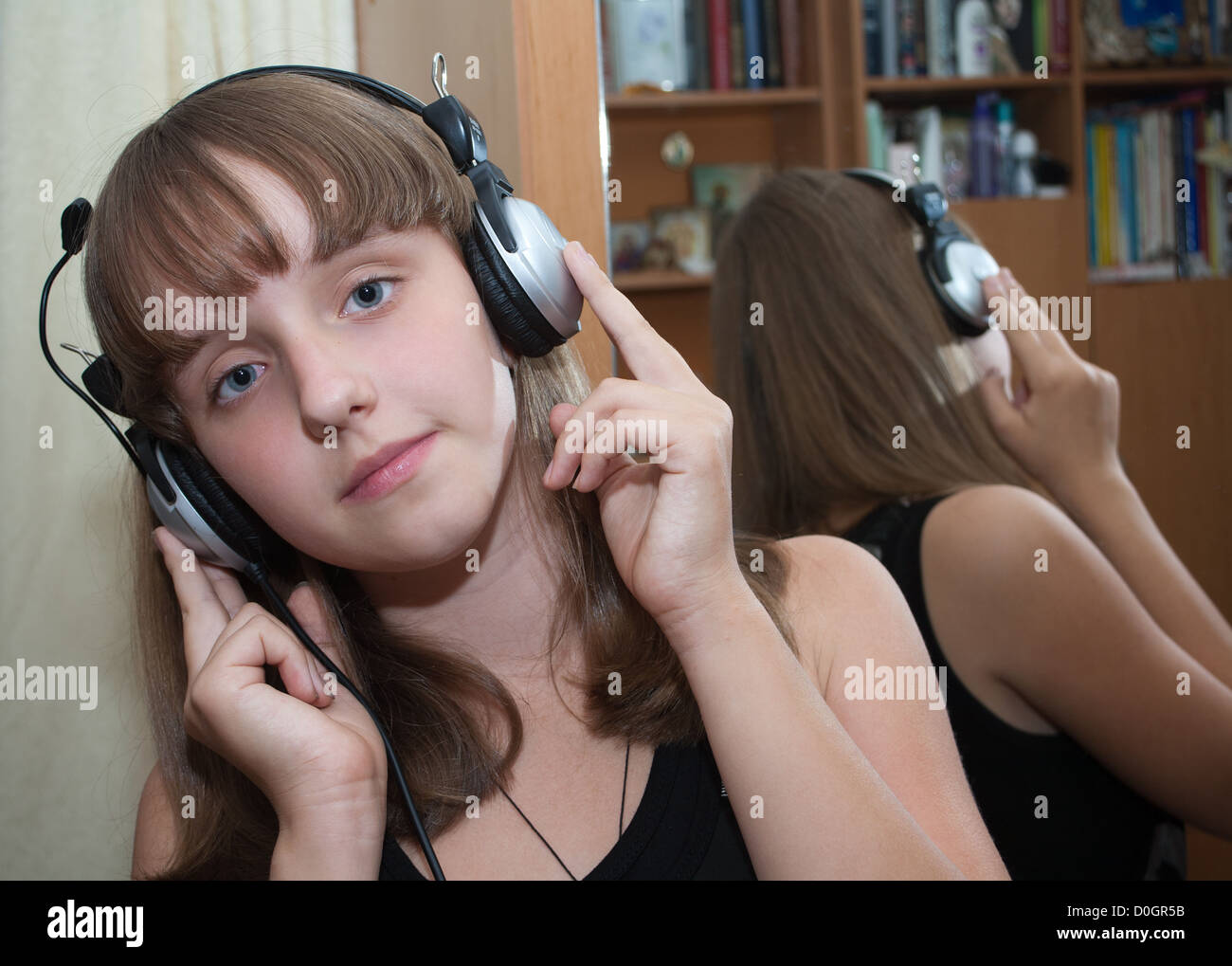 Girl with headphones Banque D'Images