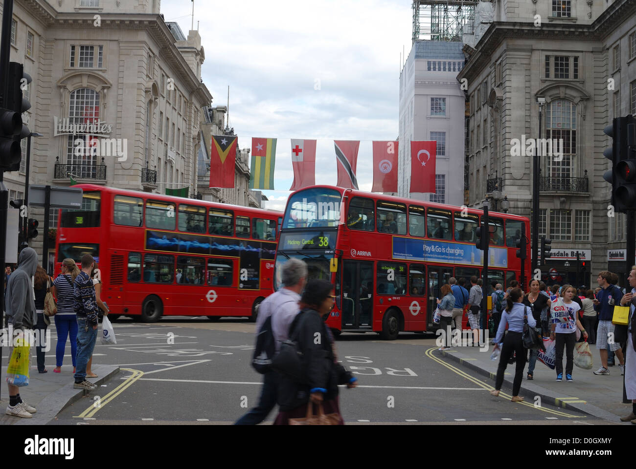 Circulation et de la foule à Piccadily Circus. Westminster. Londres. L'Angleterre. Banque D'Images