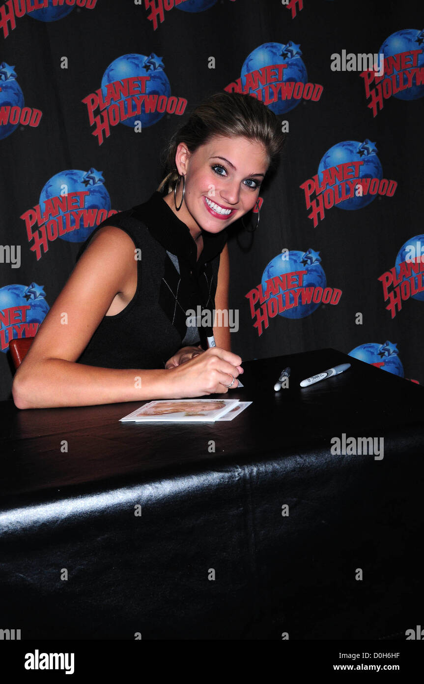 Sarah Marince signature au Planet Hollywood New York City, USA - 14.09.10 Banque D'Images
