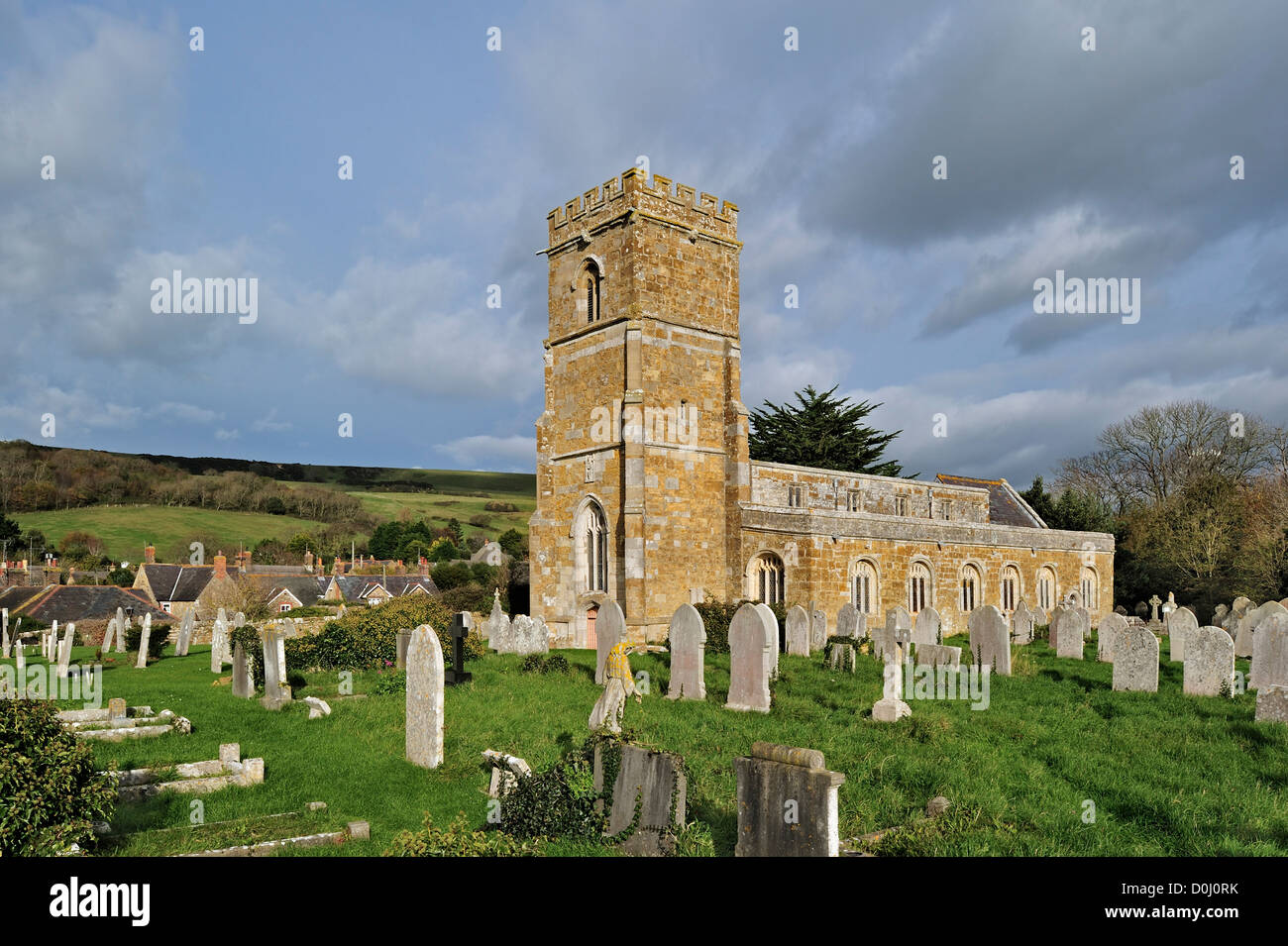 Tombes anciennes au cimetière de l'église paroissiale de St Nicholas à Abbotsbury le long de la Côte Jurassique, Dorset, dans le sud de l'Angleterre, Royaume-Uni Banque D'Images