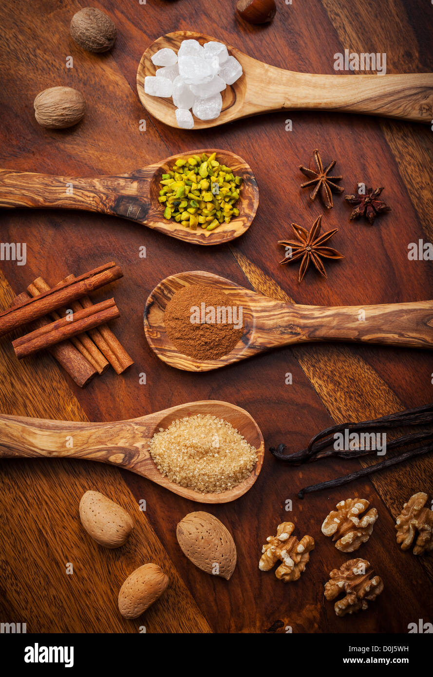 Ingrédients aromatiques pour les biscuits de Noël Banque D'Images