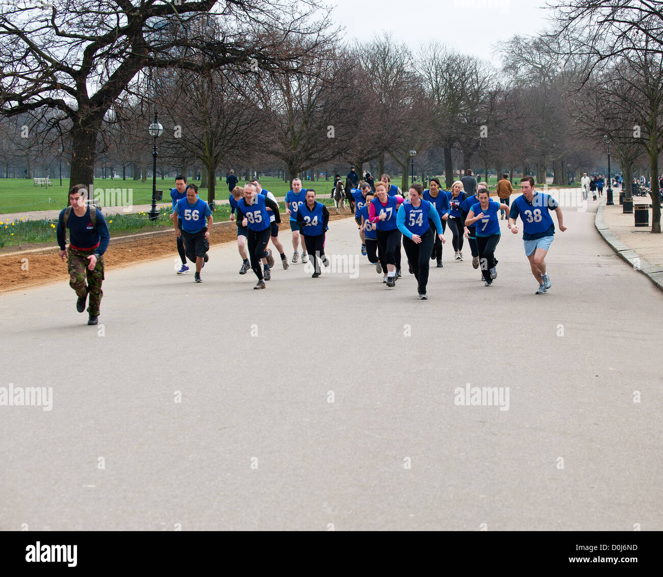 La formation de personnes dans Hyde Park à Londres. Banque D'Images