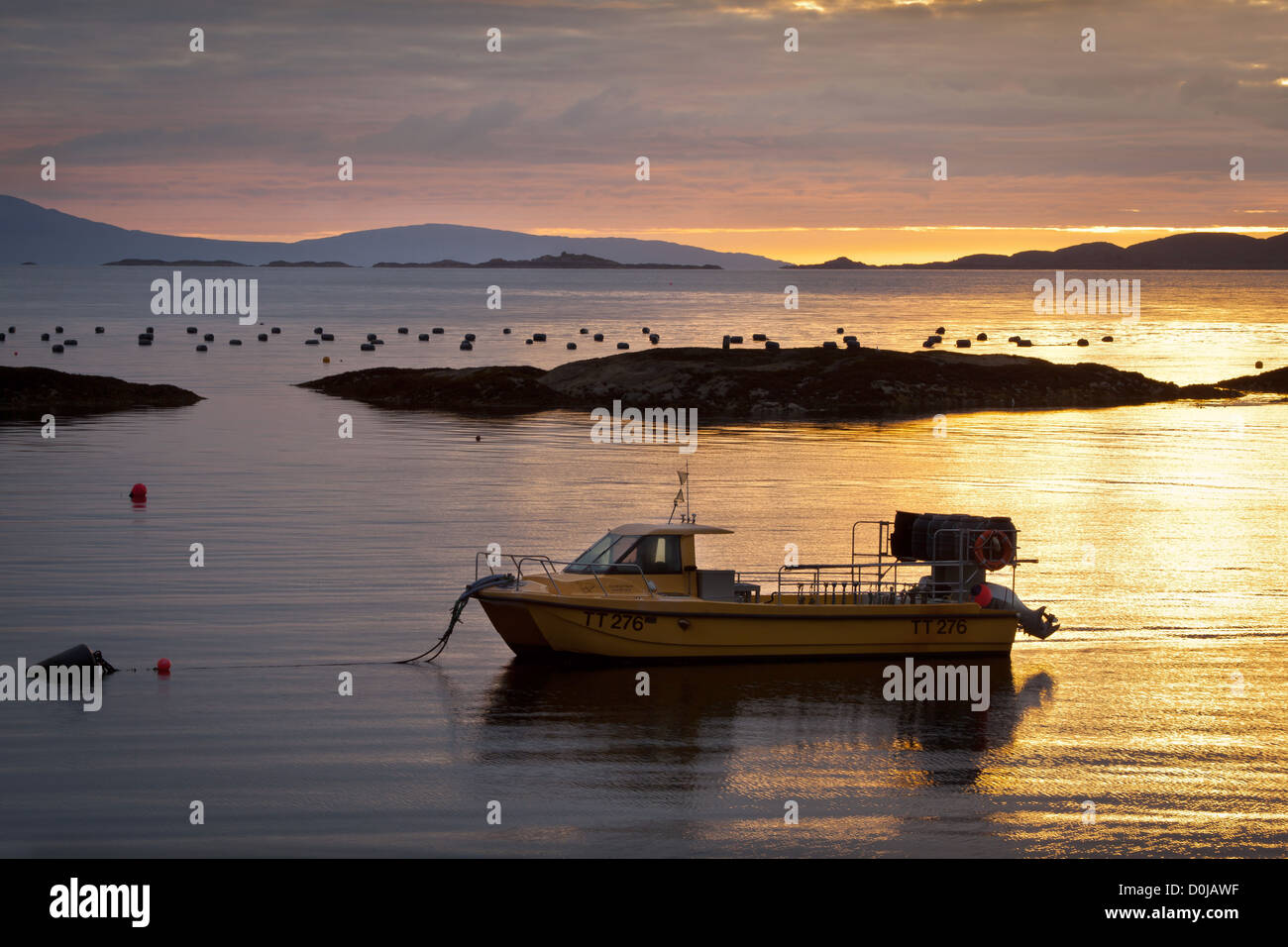 Un bateau sur l'eau à Glenuig en Ecosse. Banque D'Images