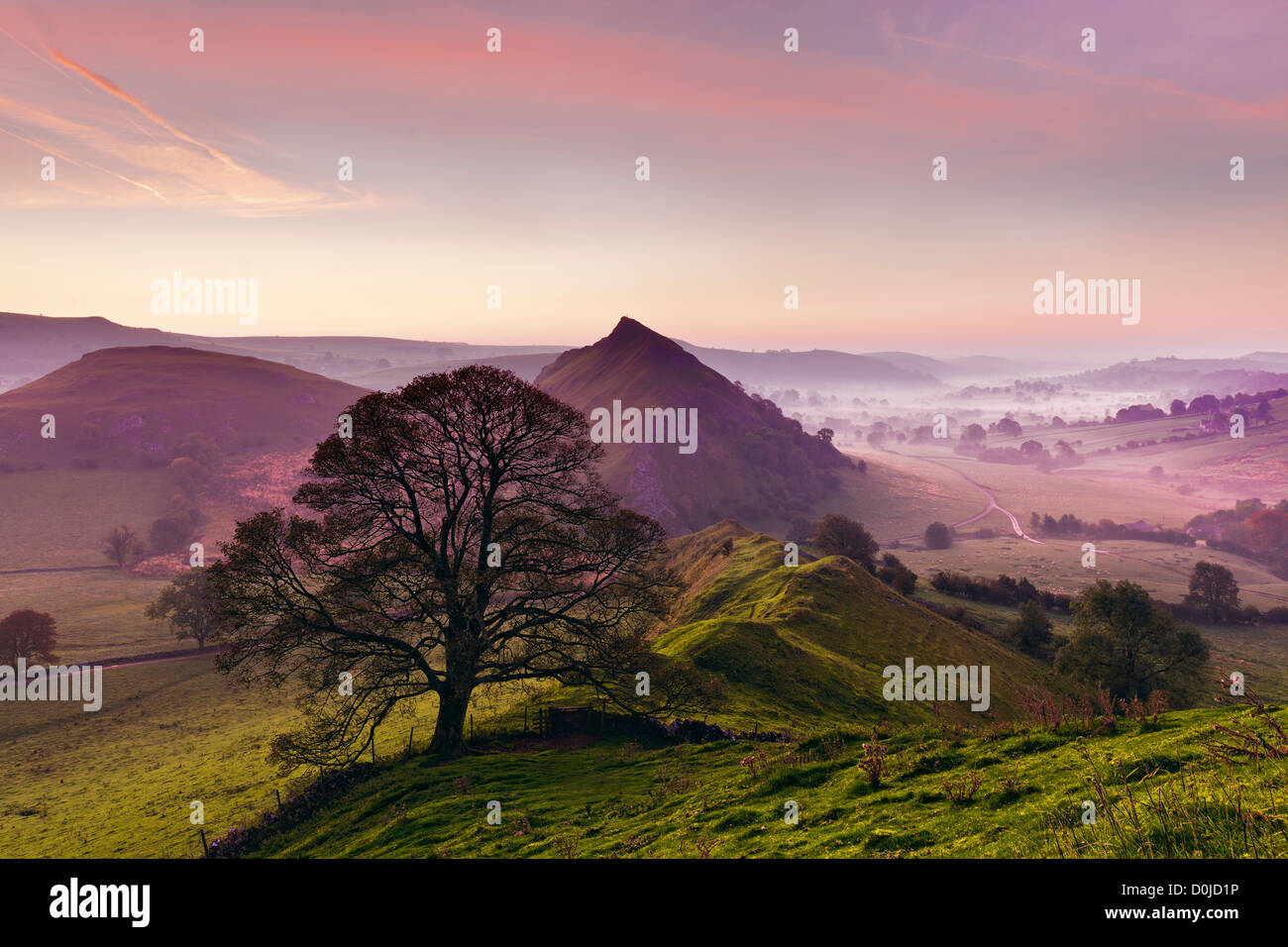 Vue depuis la colline de chrome dans le Peak District au lever du soleil. Banque D'Images
