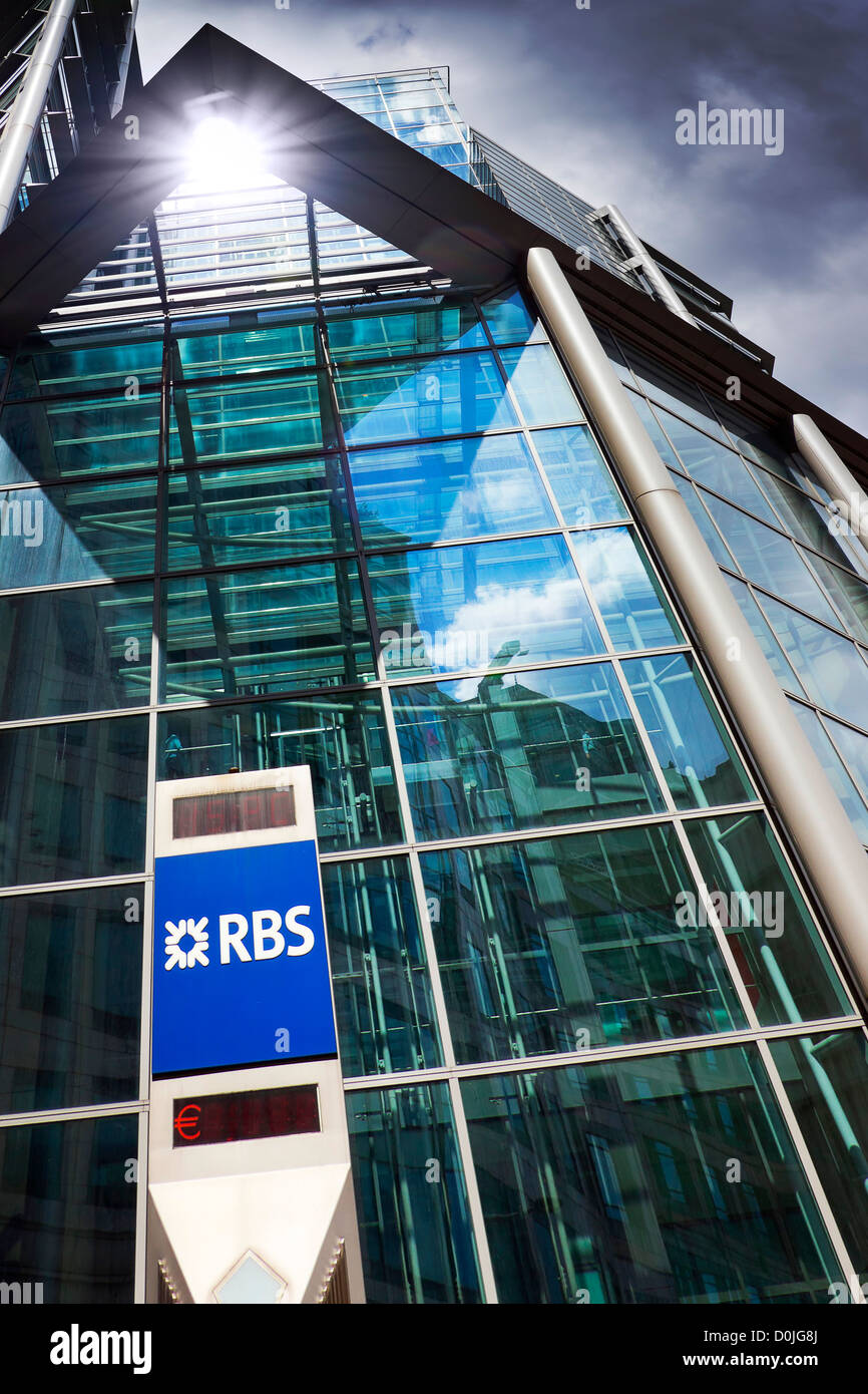 Jusqu'à la façade de verre à la Royal Bank of Scotland siège à Londres. Banque D'Images