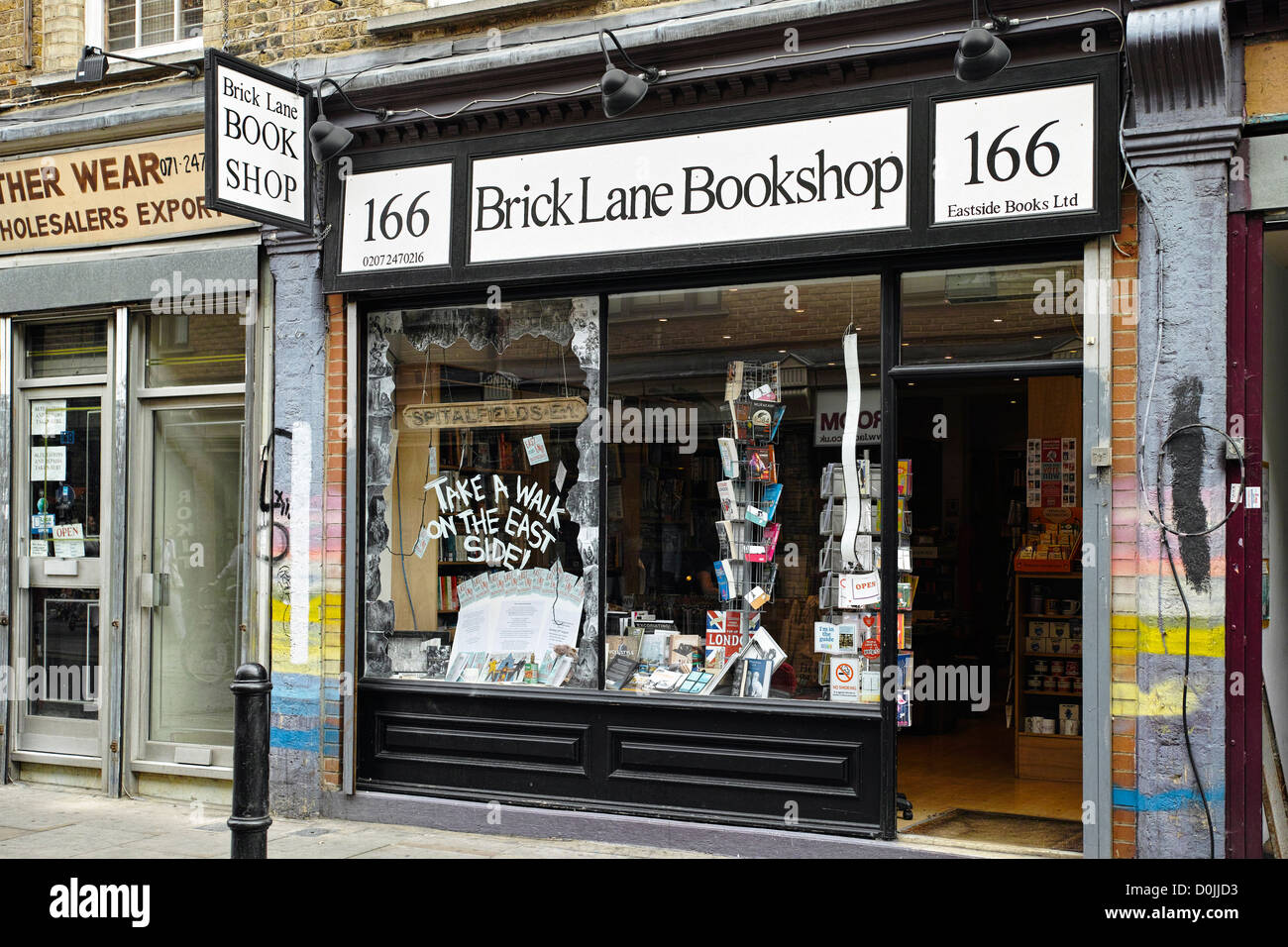 La façade d'un Brick Lane book shop. Banque D'Images