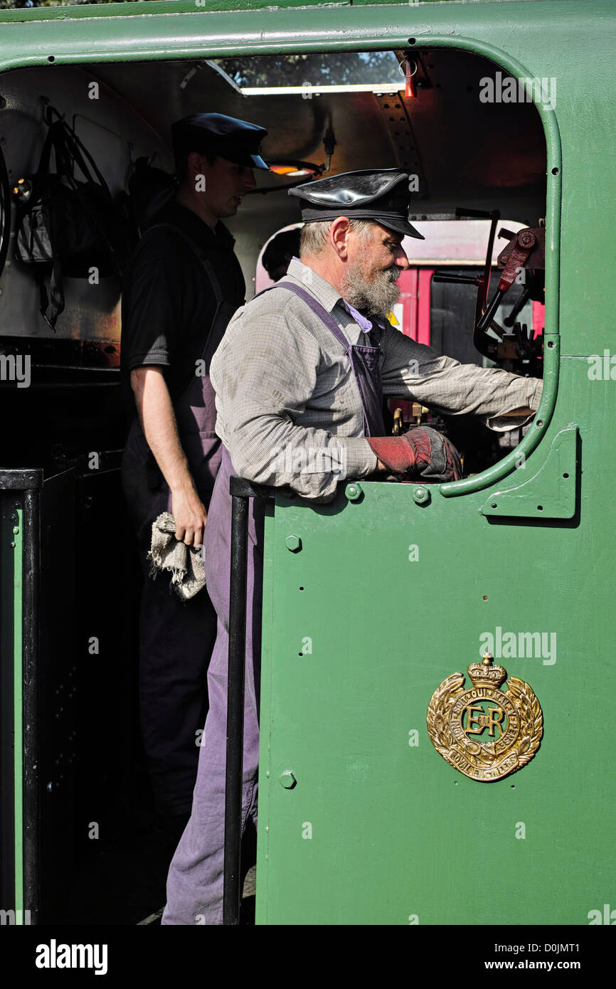 Le conducteur d'un train sur la Colne Valley et Halstead de fer. Banque D'Images