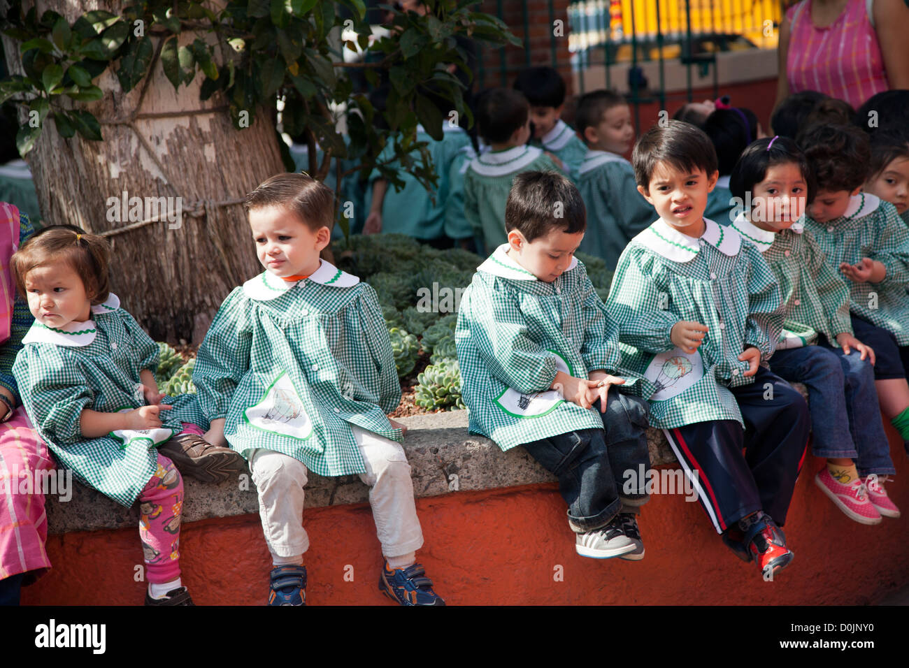 Groupe de jeunes enfants de l'école infantile au Museo Nacional de Culturas populaires dans Coyoacan à Mexico DF Banque D'Images