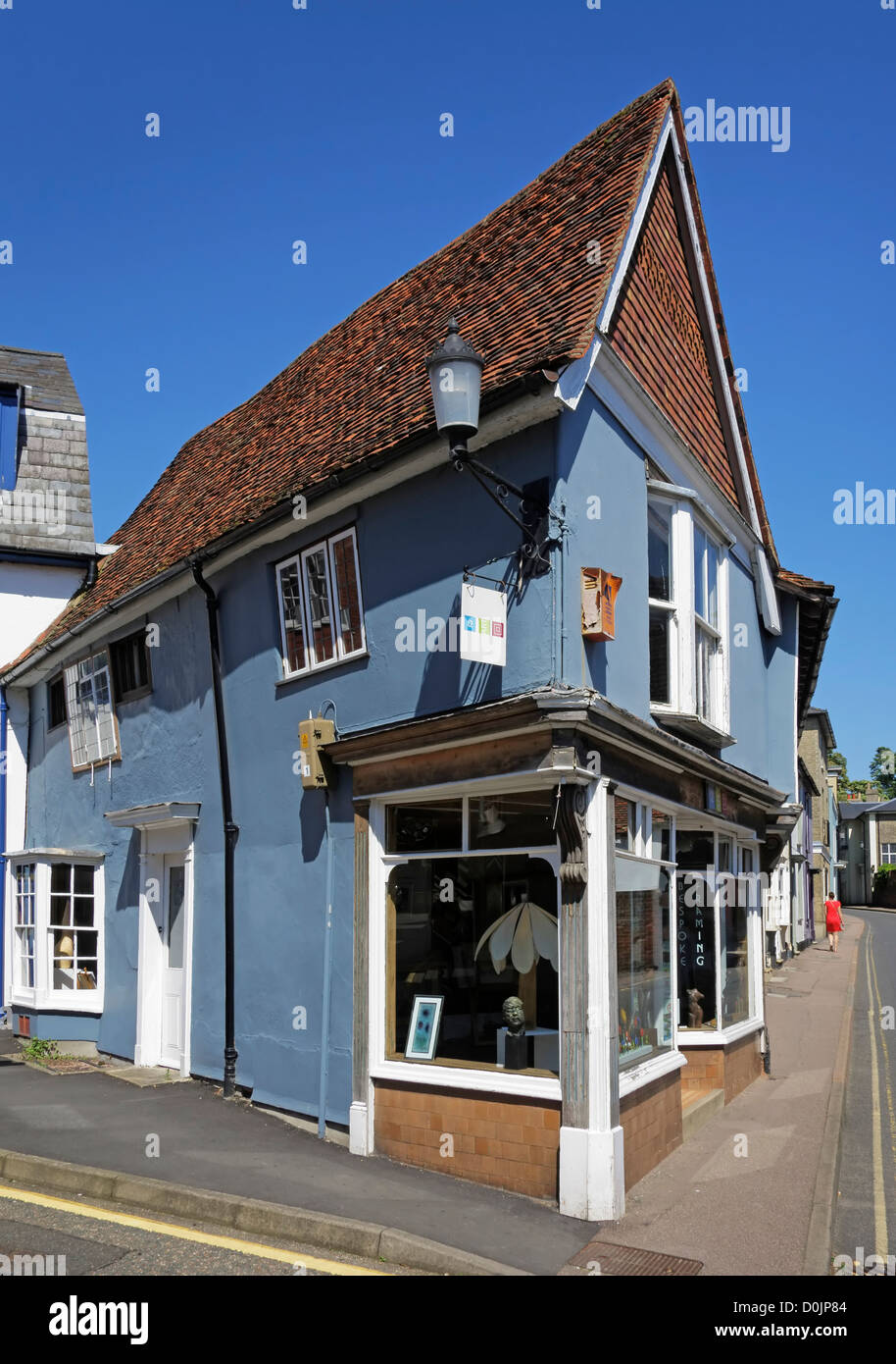 Boutique à l'angle de la rue du musée et de la rue de l'Église au Saffron Walden. Banque D'Images