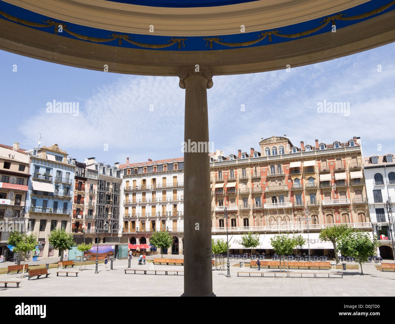 Pamplona, Espagne : Place du Château est le cœur et l'âme de la ville. Le célèbre café Iruña en arrière-plan. Banque D'Images