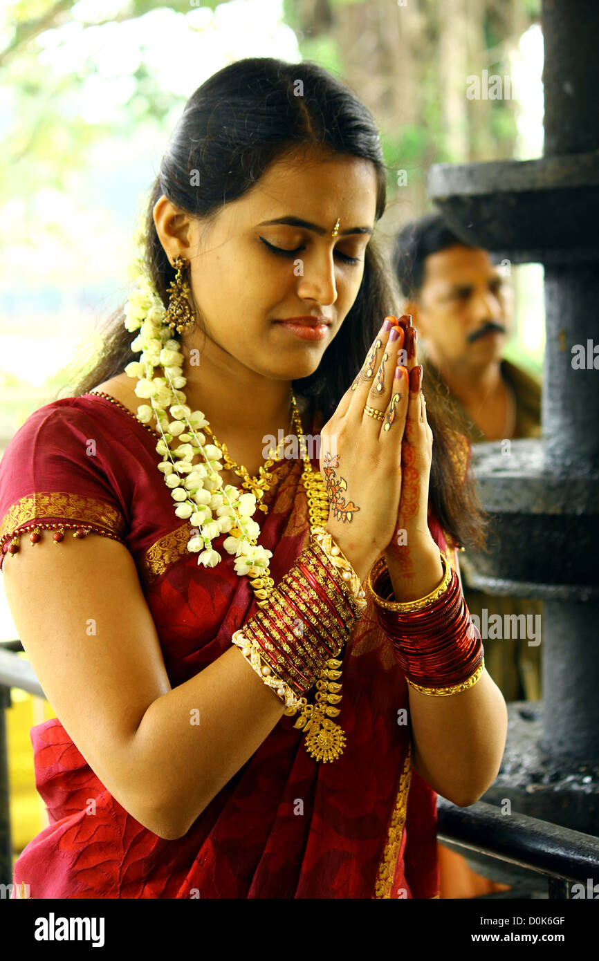 Prière indienne mariée Banque D'Images