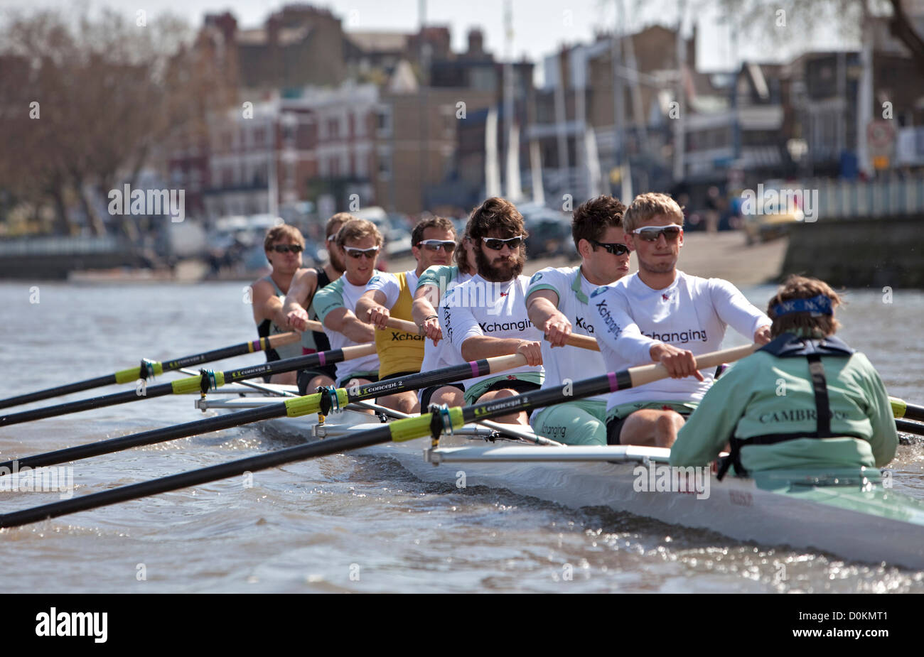 L'équipage de Cambridge à l'Université de Cambridge et Oxford Xchanging Boat Race et la préparation pratique Banque D'Images