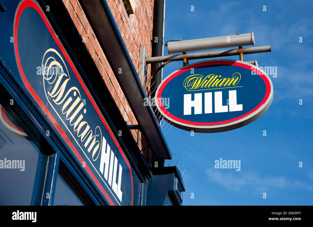 Gros plan de William Hill magasin de Paris librairies enseigne extérieur Angleterre Royaume-Uni GB Grande-Bretagne Banque D'Images