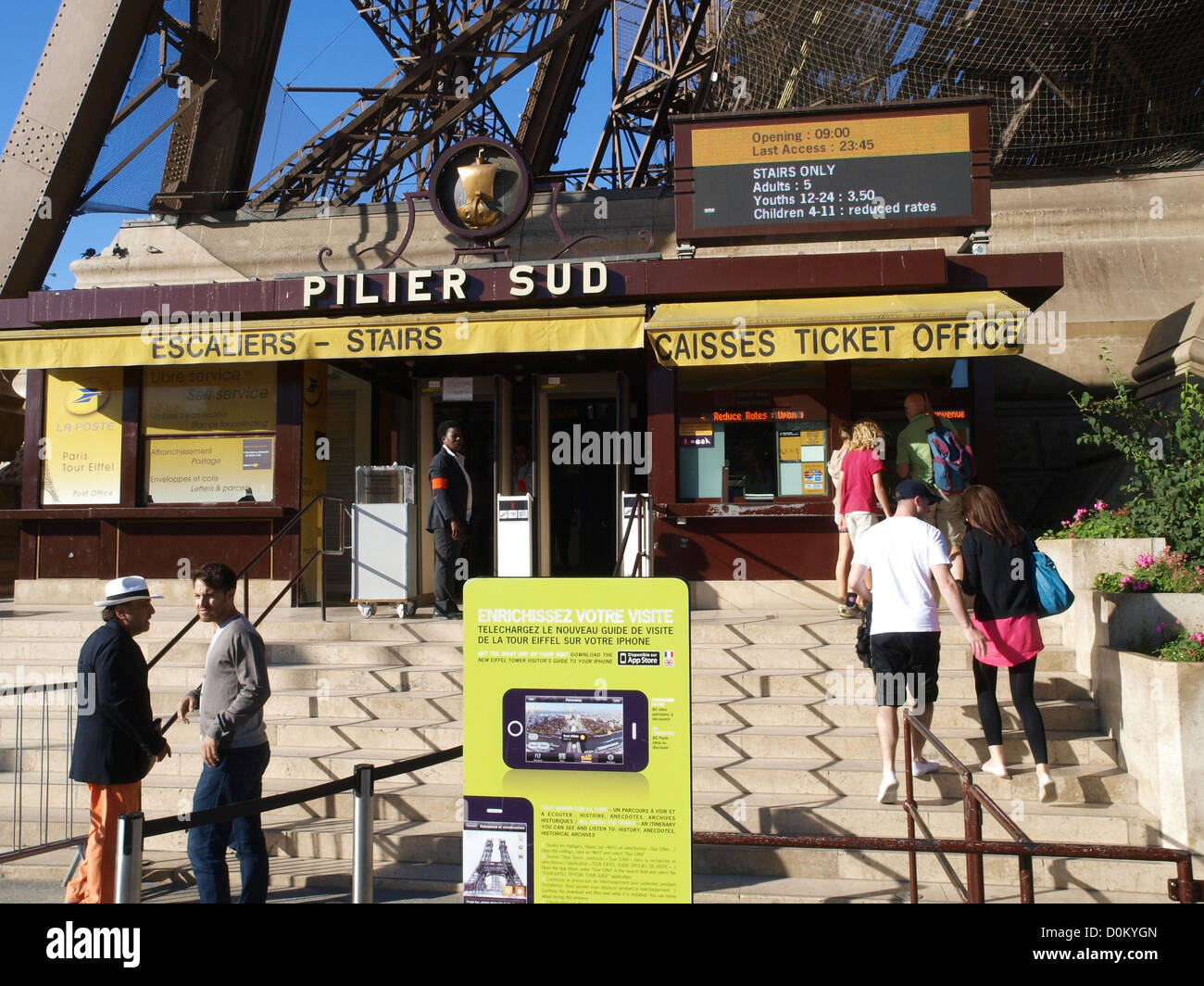 Paris, Tour Eiffel, Tour Eiffel, pilier Sud, France Banque D'Images