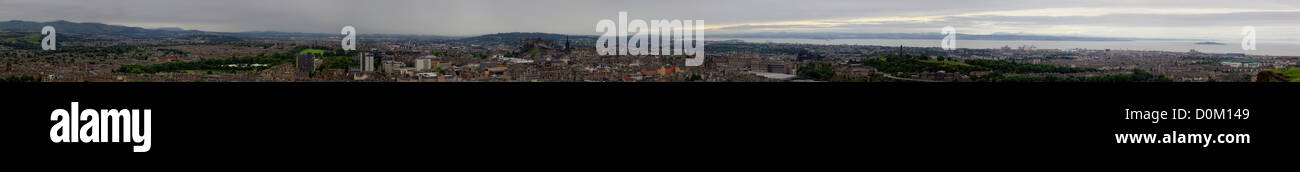 Vue panoramique sur les toits d'Édimbourg de Arthur's Seat, Ecosse Banque D'Images