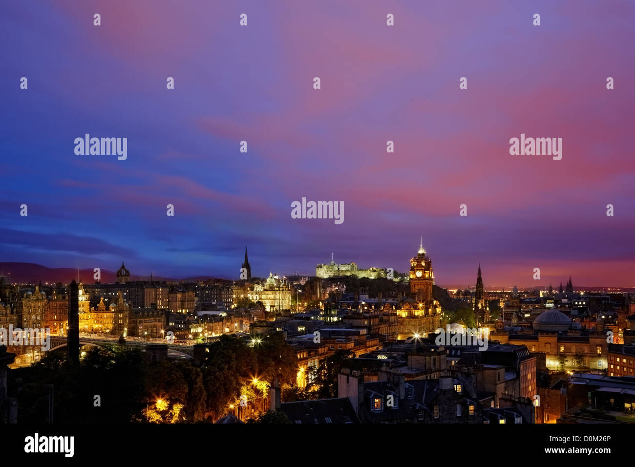 Coucher de soleil sur nuit d'Édimbourg, Écosse Calton Hill Banque D'Images