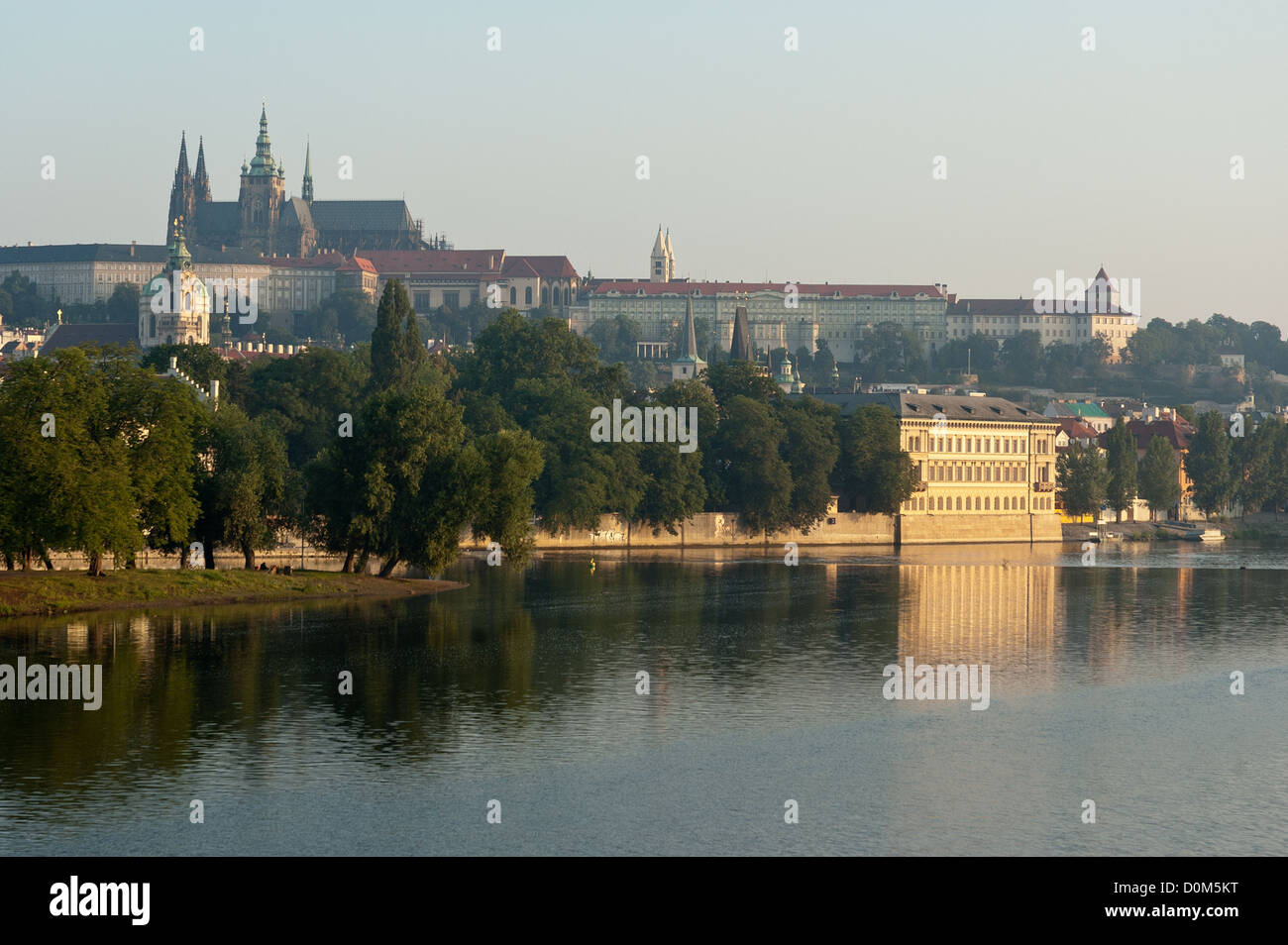 Elk188-1061, Prague, République tchèque Vltava avec le Château de Prague, 9e-20e c Banque D'Images