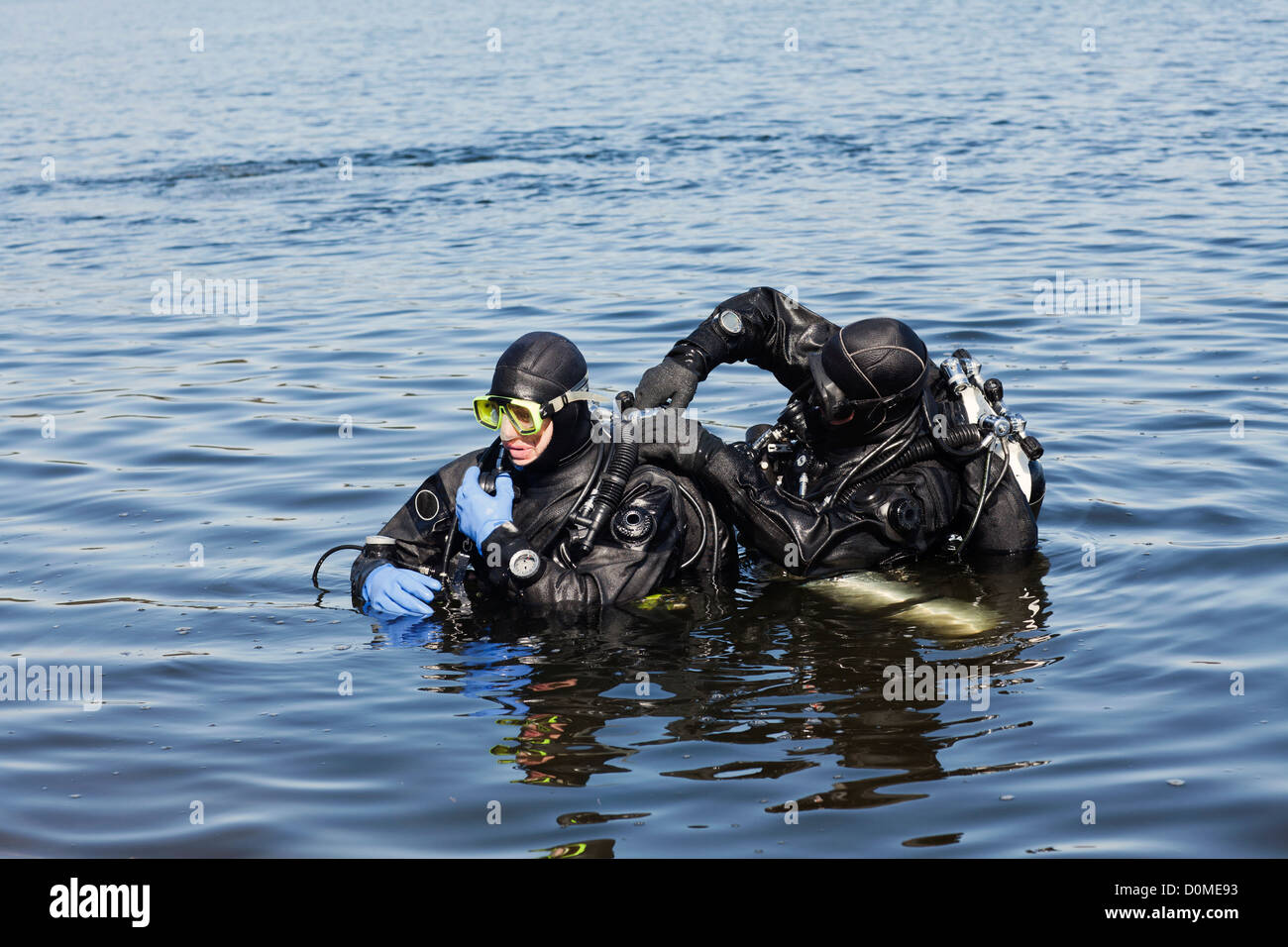 La préparation pour la plongée plongeurs Banque D'Images