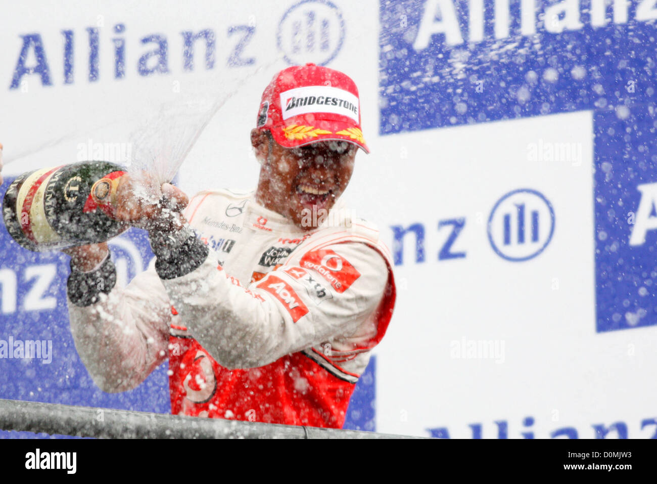 Lewis Hamilton célèbre après sa victoire à la belge Le Grand Prix de ...
