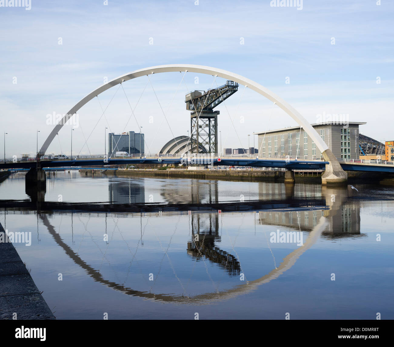 Le long de la rivière Clyde vers le pont d'arc ou aux pont comme il est connu localement vers la SECC à Glasgow Banque D'Images