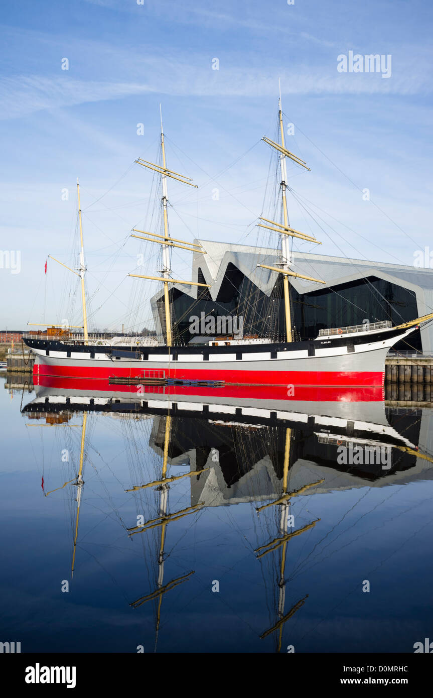 Vue d'un nouveau Musée du transport et l'expédition de Glenlee à Glasgow Ecosse UK architecte Zaha Hadid Banque D'Images