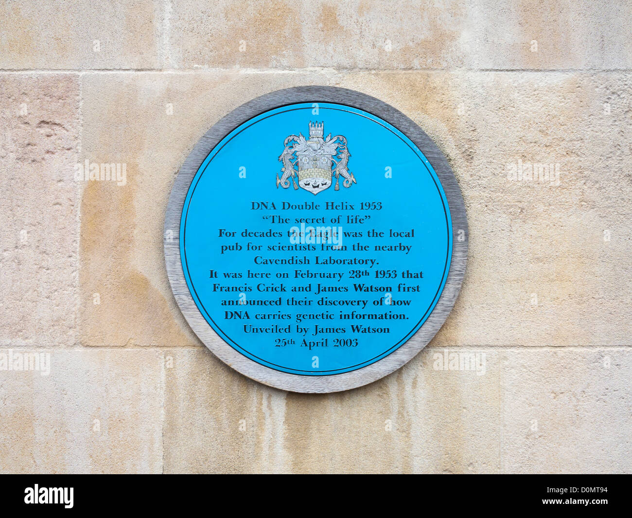Blue plaque à Cambridge où les dernières découvertes scientifiques de l'ADN ont été annoncés Banque D'Images