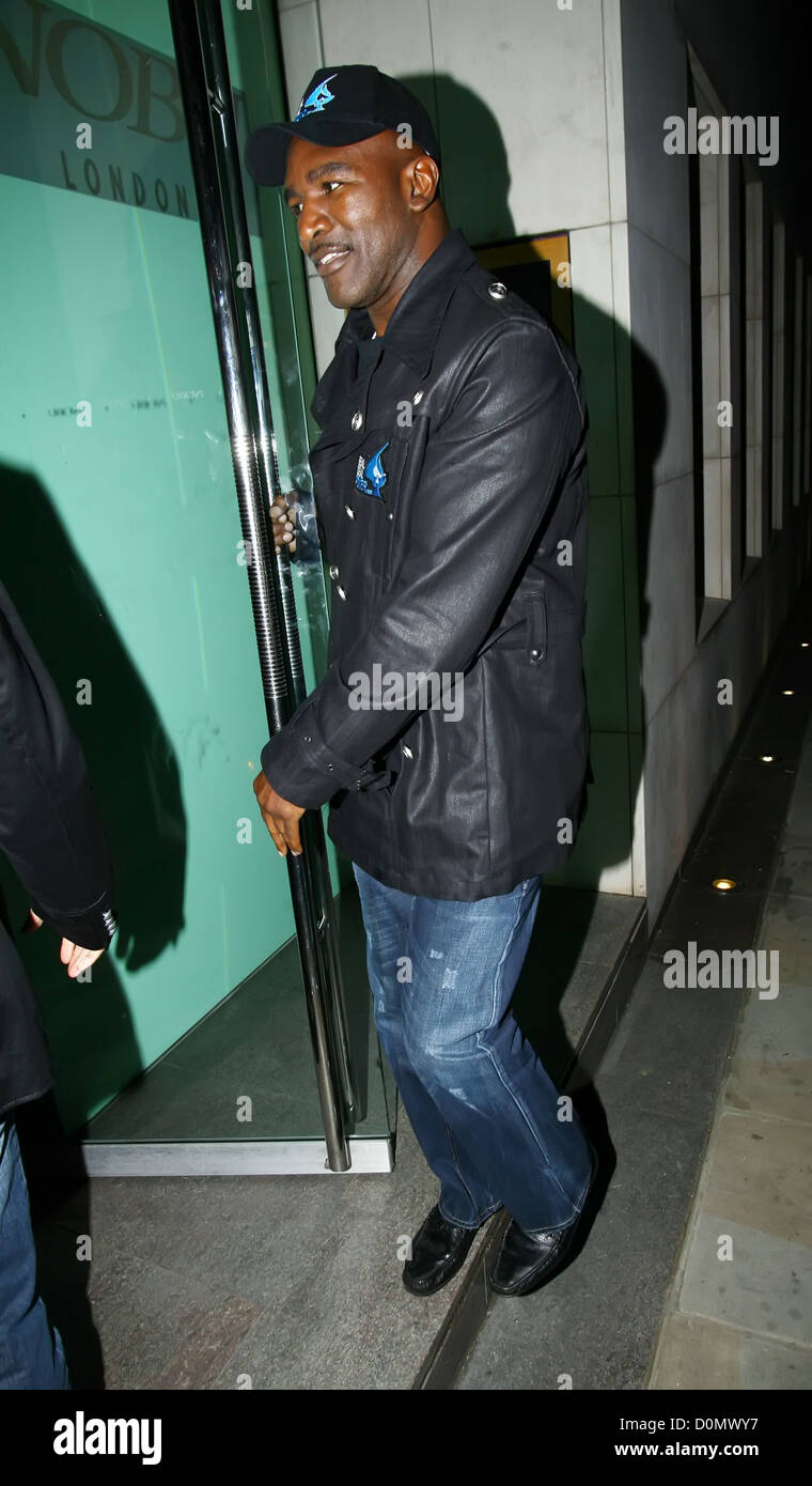 L'ancien champion de boxe poids lourds Evander Holyfield alias 'la vraie  affaire" arrive au restaurant Nobu Londres, Angleterre Photo Stock - Alamy