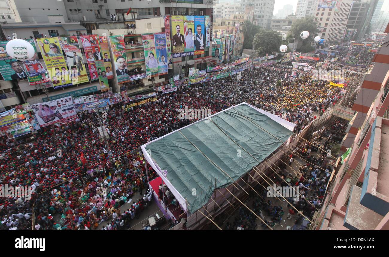 28 novembre 2012 - Dhaka, Bangladesh - Nov 28 2012-Dhaka, Bangladesh- une vue de dessus du BNP-led 18-alliance parti un grand rassemblement à Nayapaltan dans la capitale mercredi après-midi. La BNP-led 18-partie alliance va observer un programme blocus routier le 9 décembre dans tout le pays exigeant du gouvernement intérimaire de restauration système, Khaleda Zia a dit. Â© Monirul Alam (crédit Image : © Monirul Alam/ZUMAPRESS.com) Banque D'Images