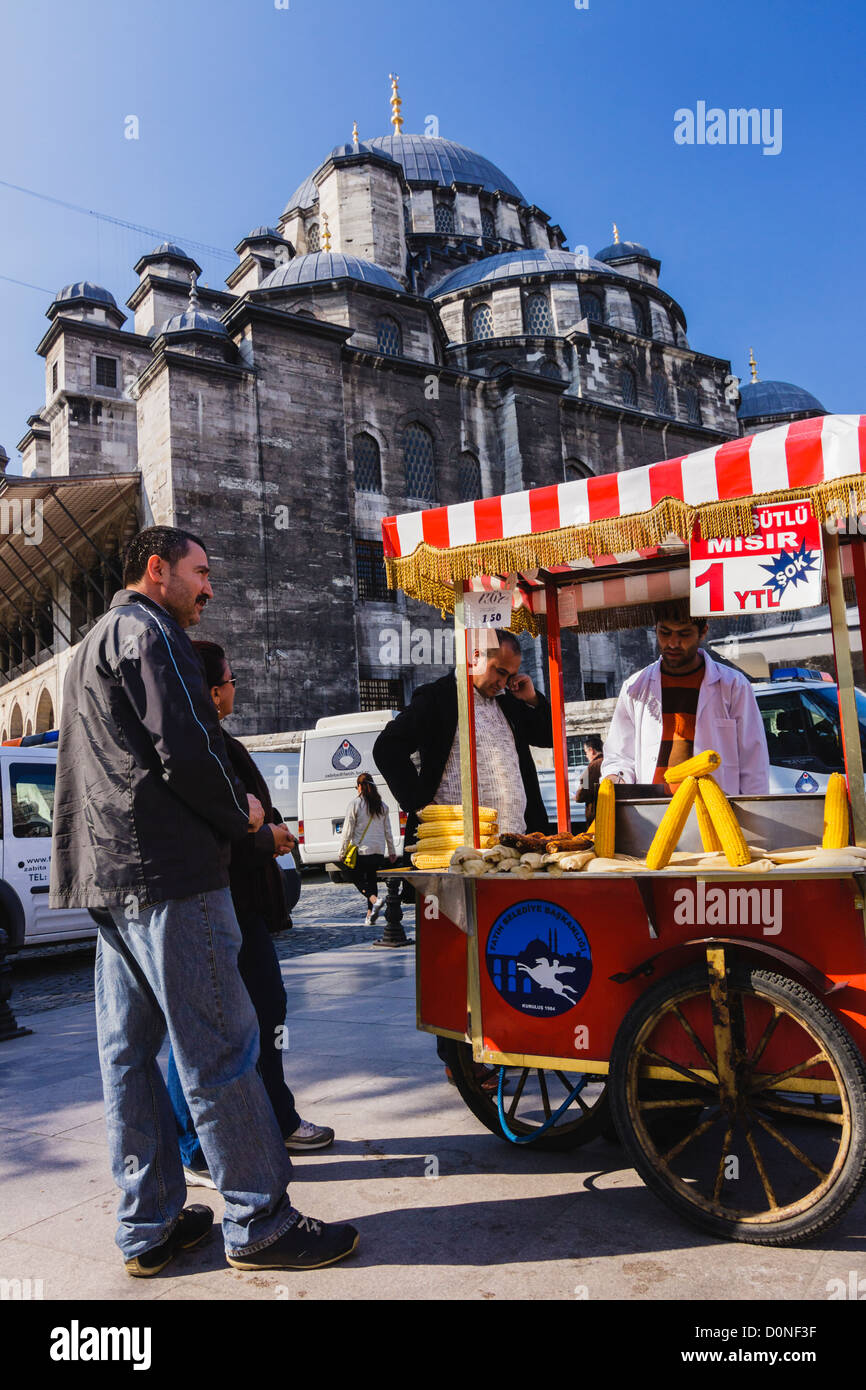 À côté de décrochage rafle de la mosquée de Fatih. Istanbul, Turquie Banque D'Images
