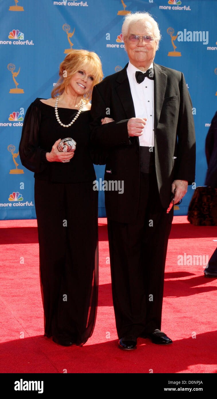 Ann-Margret et acteur Roger Smith, 62e Primetime Emmy Awards (les prix Emmy) tenue à la Kia Theatre - Arrivées Los Angeles, Banque D'Images