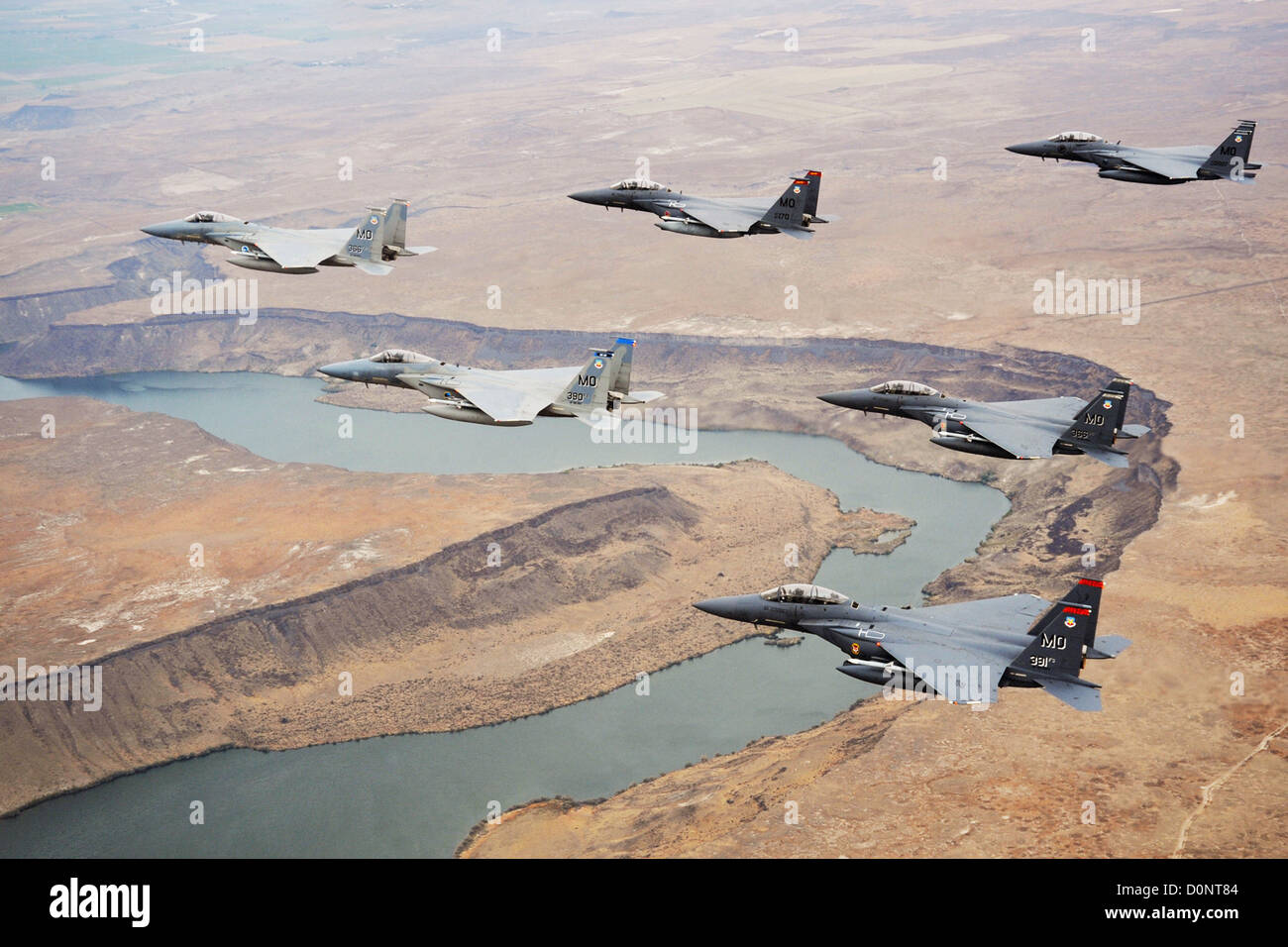 Une formation de six avions F-15C Eagle F-15E Strike Eagles 366e Escadre de chasse Mountain Home Air Force Base, Texas voler plus de Snake Banque D'Images