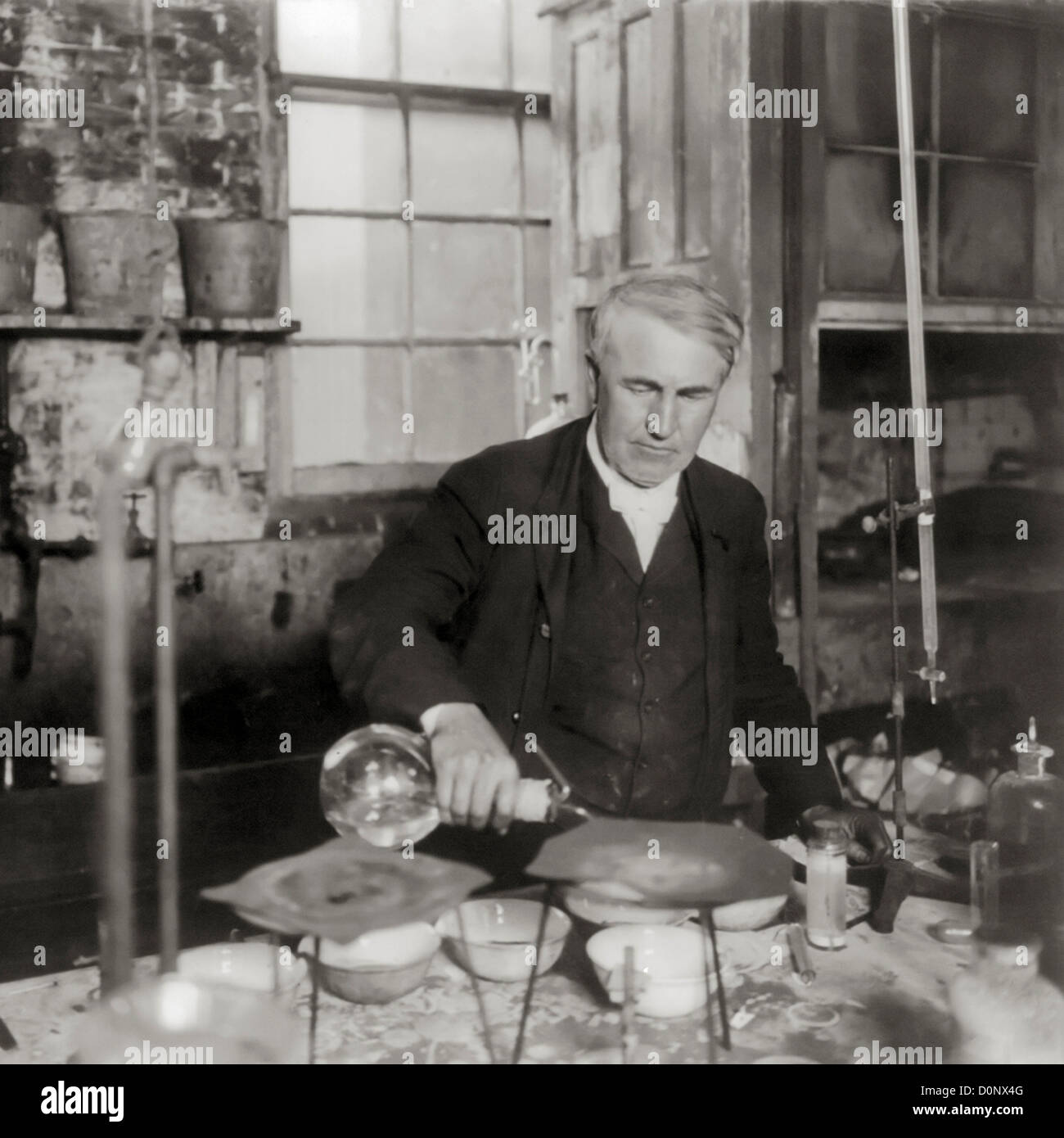 Thomas Alva Edison dans son laboratoire Banque D'Images