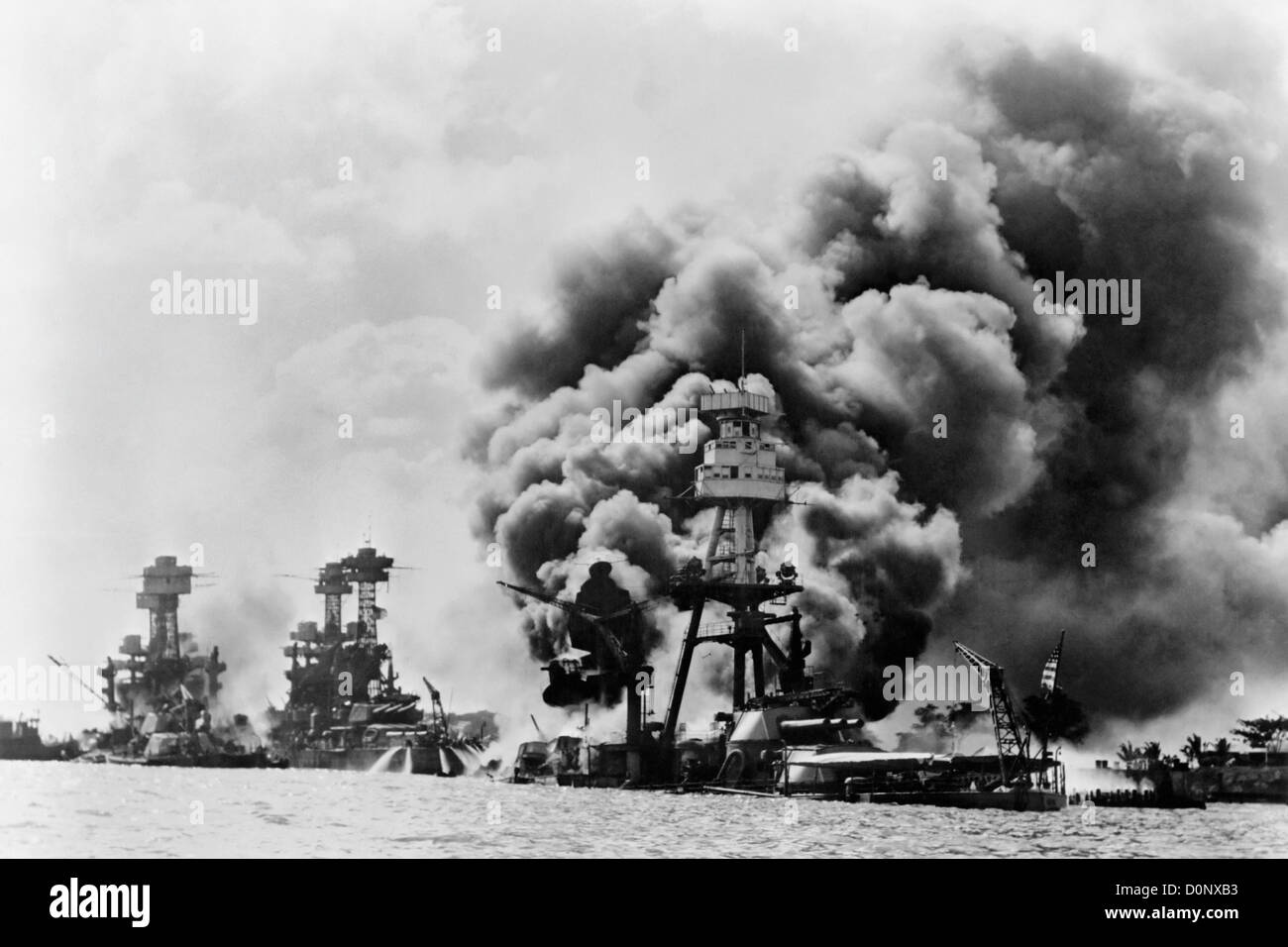Trois navires après les bombardements de Pearl Harbor Banque D'Images