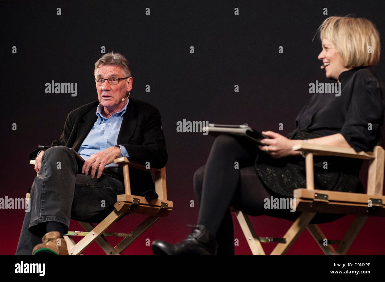 L'Apple Store de Regent Street, London, UK, le 28 novembre 2012 - Michael Palin, interviewé par Edith Bowman, parle de ses voyages dans son récent livre, 'Brésil'. Banque D'Images